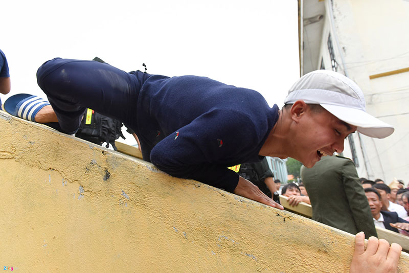 Mở cửa miễn phí, hội chọi trâu Hải Lựu vỡ trận